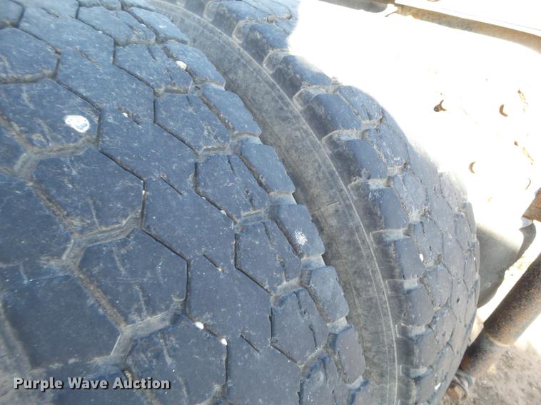 image for item BJ9929 1998 Mack CH613 semi truck