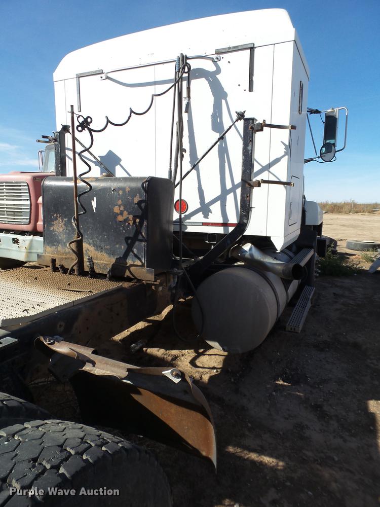 image for item BJ9929 1998 Mack CH613 semi truck