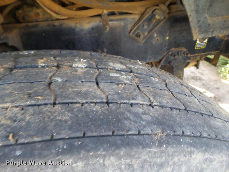 image for item BJ9929 1998 Mack CH613 semi truck