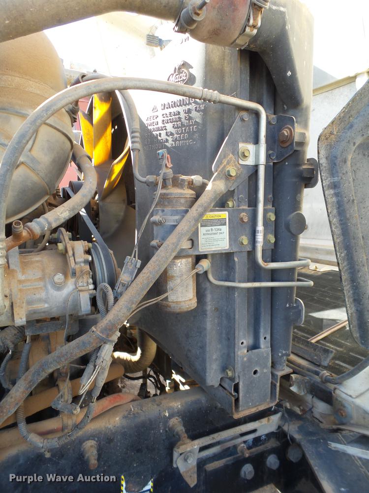 image for item BJ9929 1998 Mack CH613 semi truck