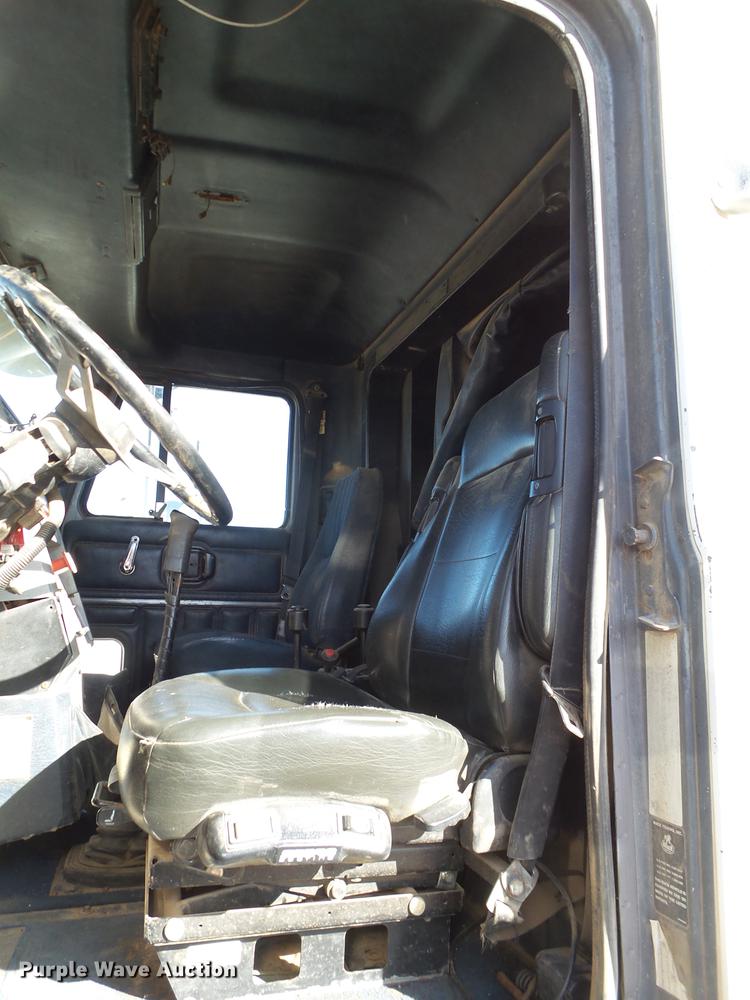 image for item BJ9929 1998 Mack CH613 semi truck