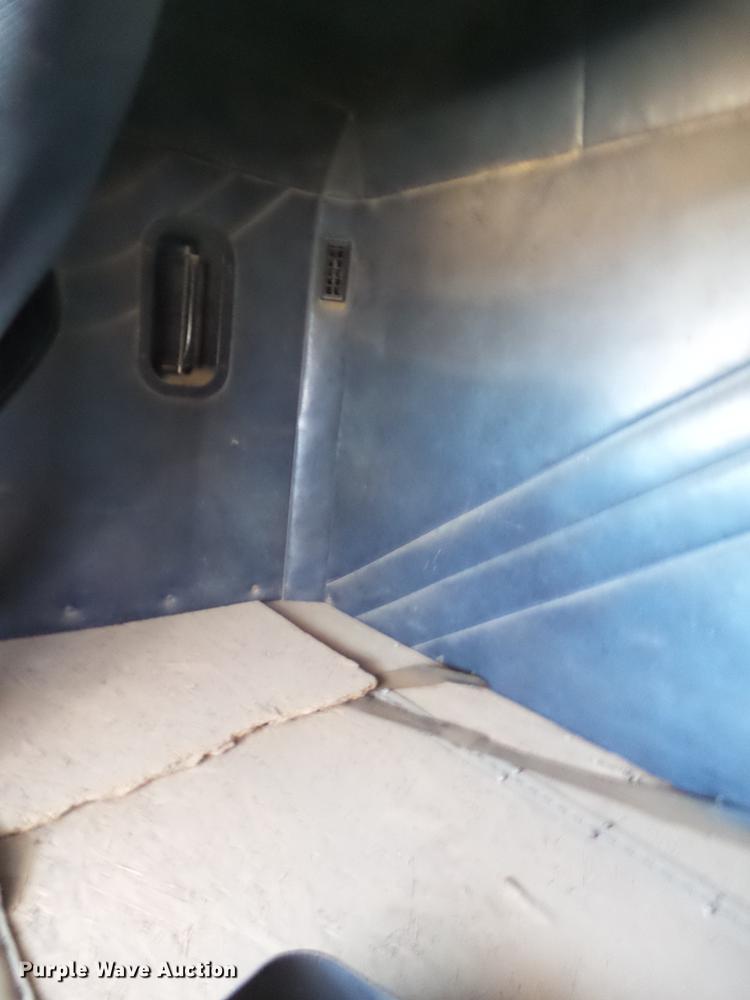 image for item BJ9929 1998 Mack CH613 semi truck