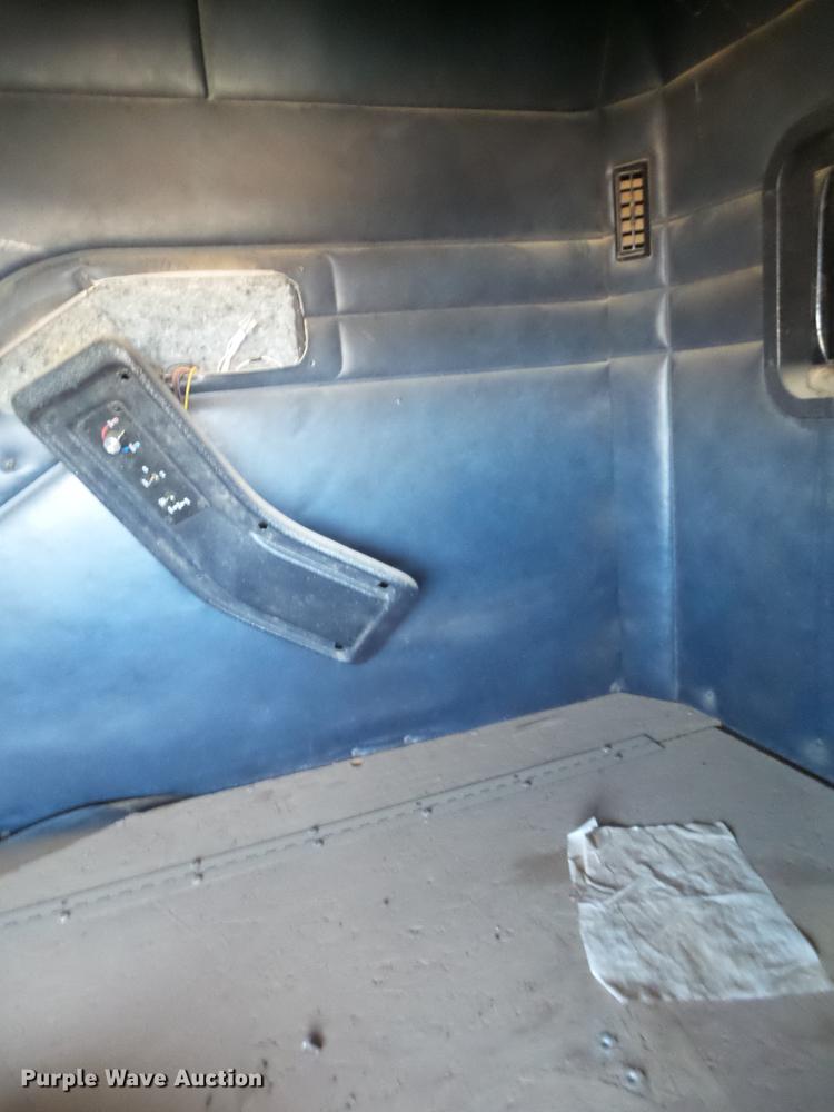 image for item BJ9929 1998 Mack CH613 semi truck