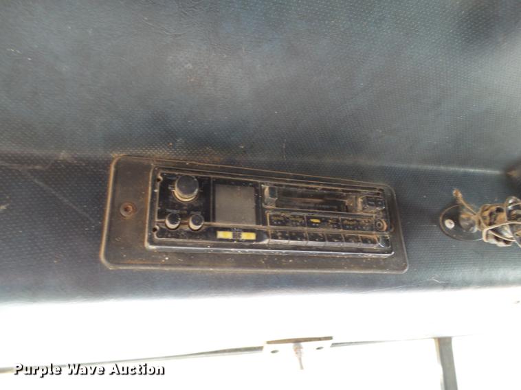 image for item BJ9929 1998 Mack CH613 semi truck