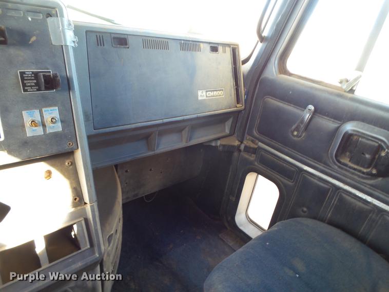 image for item BJ9929 1998 Mack CH613 semi truck