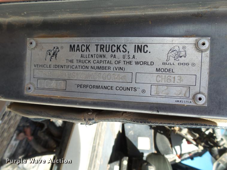 image for item BJ9929 1998 Mack CH613 semi truck