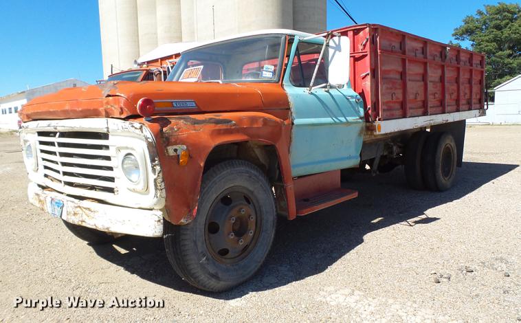 image for item BJ9954 1968 Ford 600 grain truck