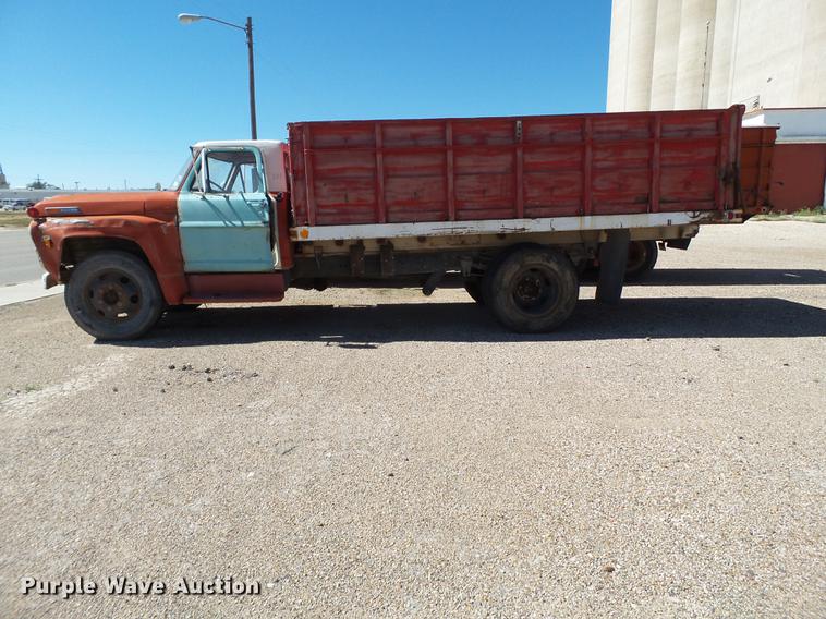 image for item BJ9954 1968 Ford 600 grain truck