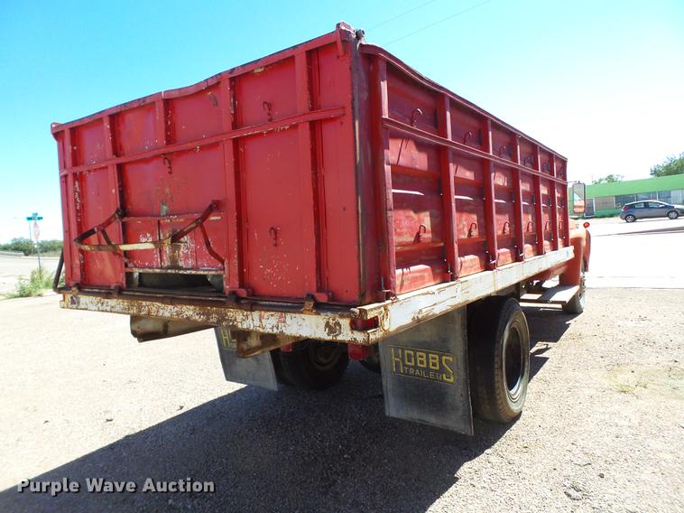 image for item BJ9954 1968 Ford 600 grain truck