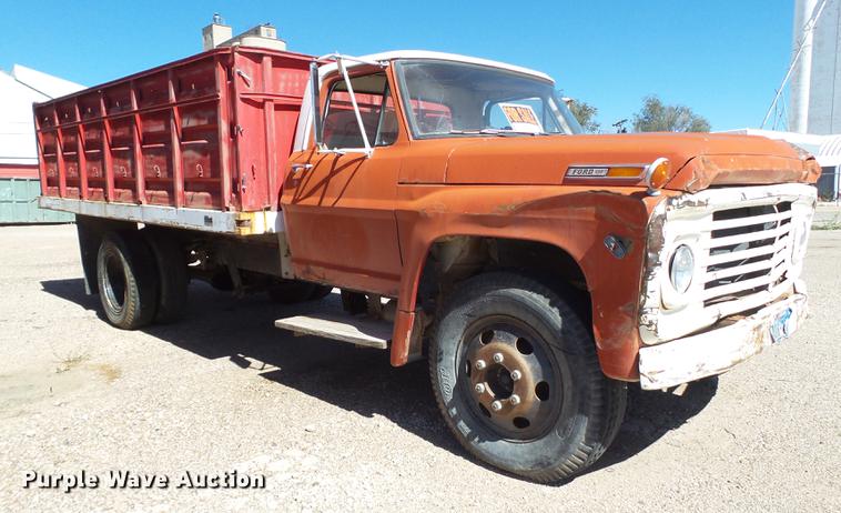 image for item BJ9954 1968 Ford 600 grain truck