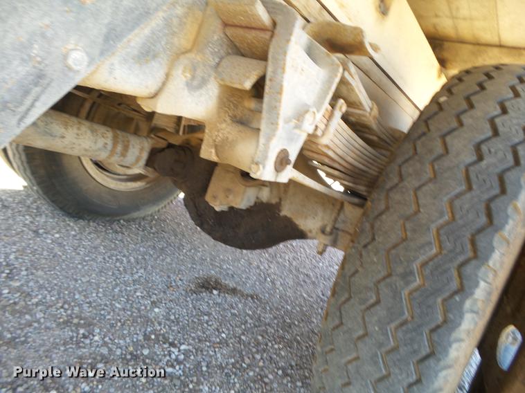 image for item BJ9954 1968 Ford 600 grain truck