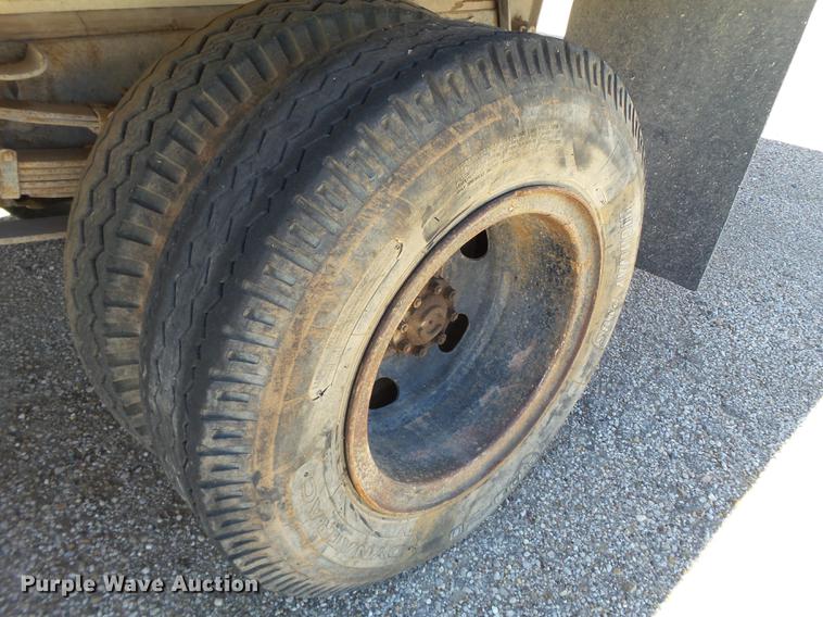 image for item BJ9954 1968 Ford 600 grain truck