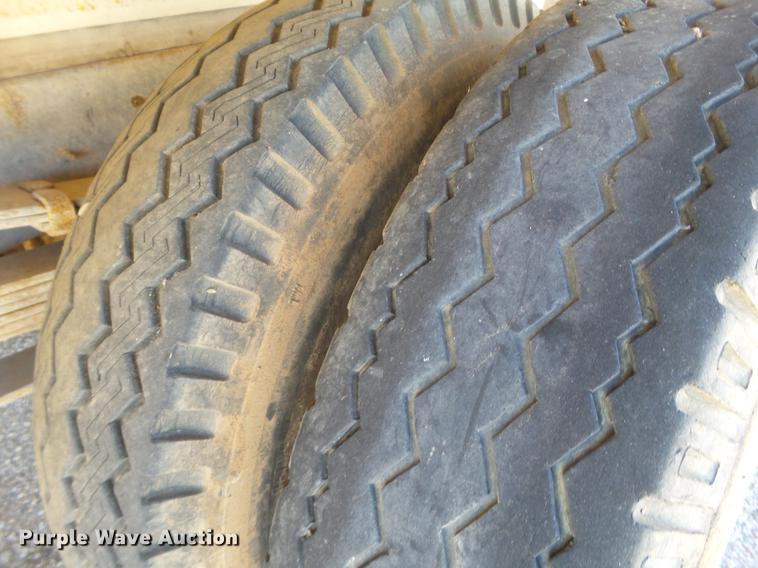 image for item BJ9954 1968 Ford 600 grain truck