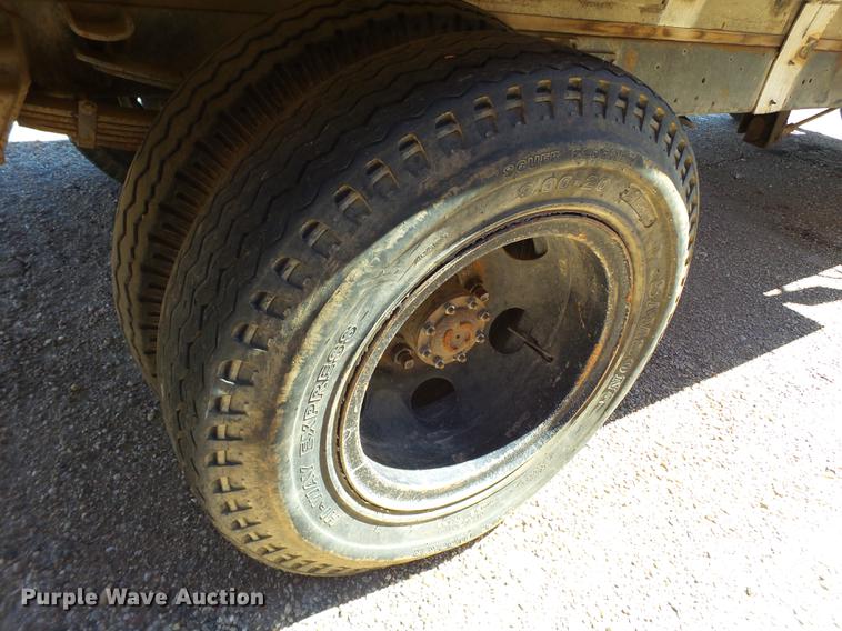 image for item BJ9954 1968 Ford 600 grain truck