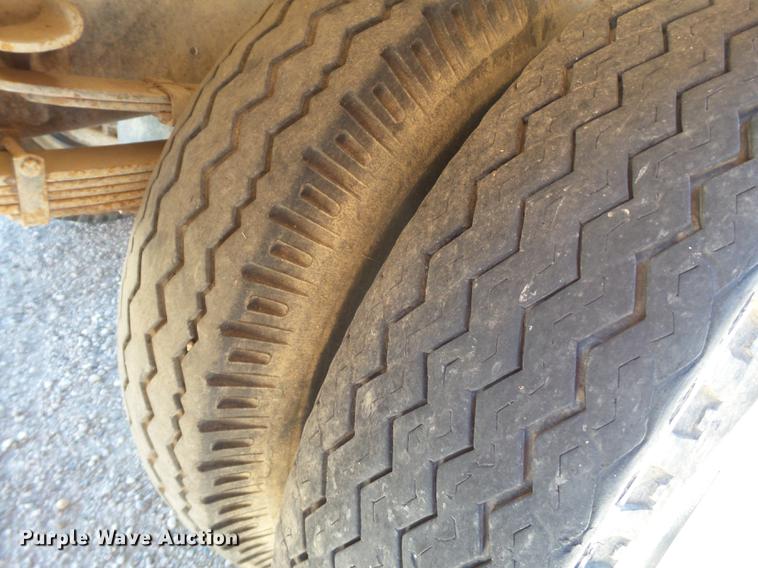 image for item BJ9954 1968 Ford 600 grain truck