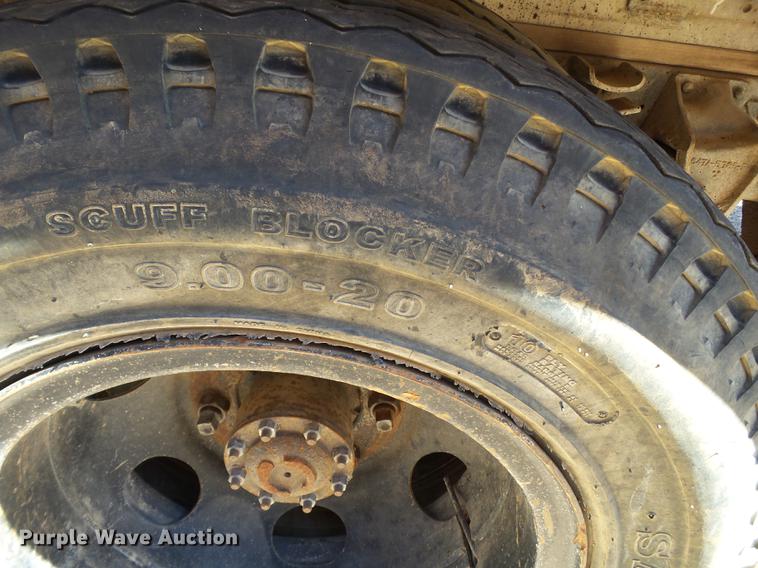 image for item BJ9954 1968 Ford 600 grain truck