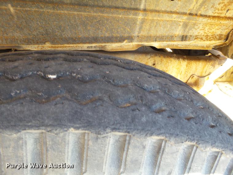 image for item BJ9954 1968 Ford 600 grain truck