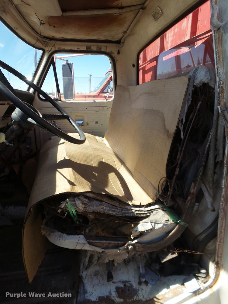 image for item BJ9954 1968 Ford 600 grain truck