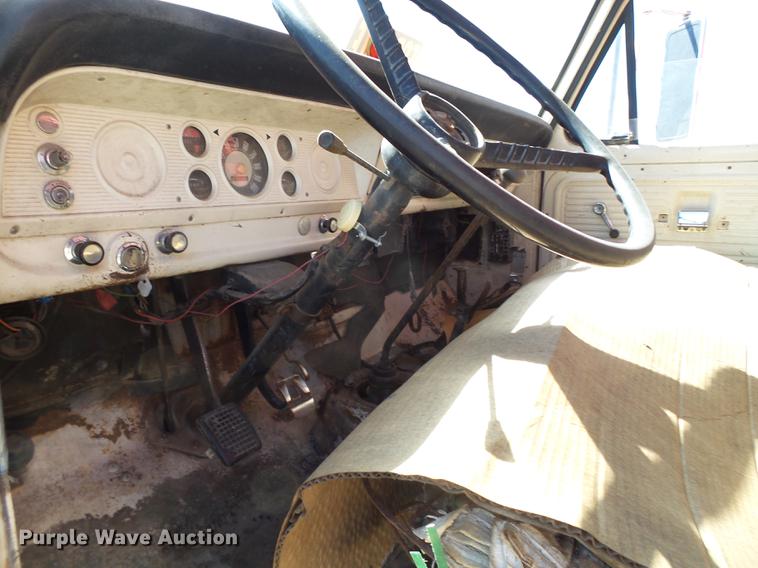 image for item BJ9954 1968 Ford 600 grain truck