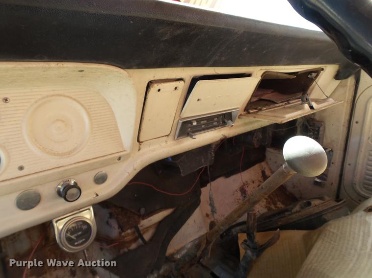 image for item BJ9954 1968 Ford 600 grain truck