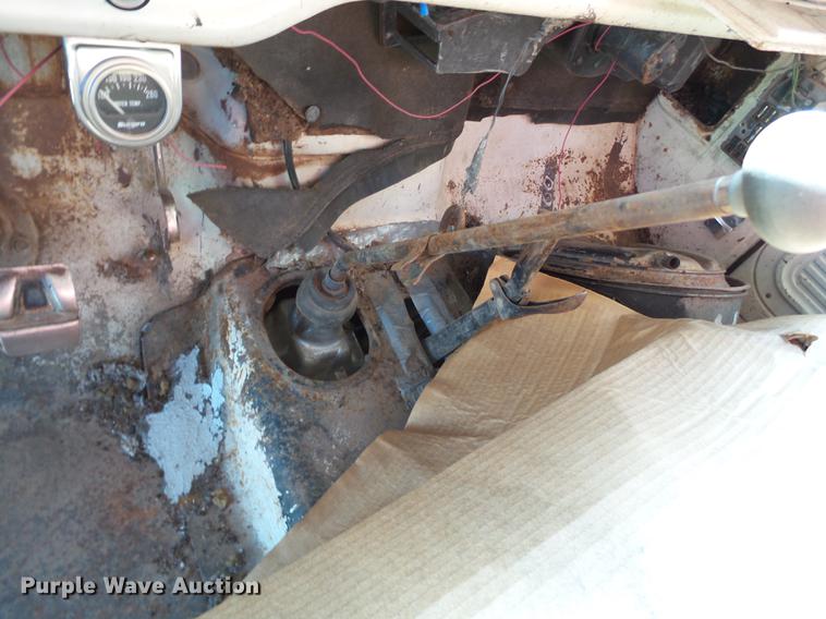 image for item BJ9954 1968 Ford 600 grain truck