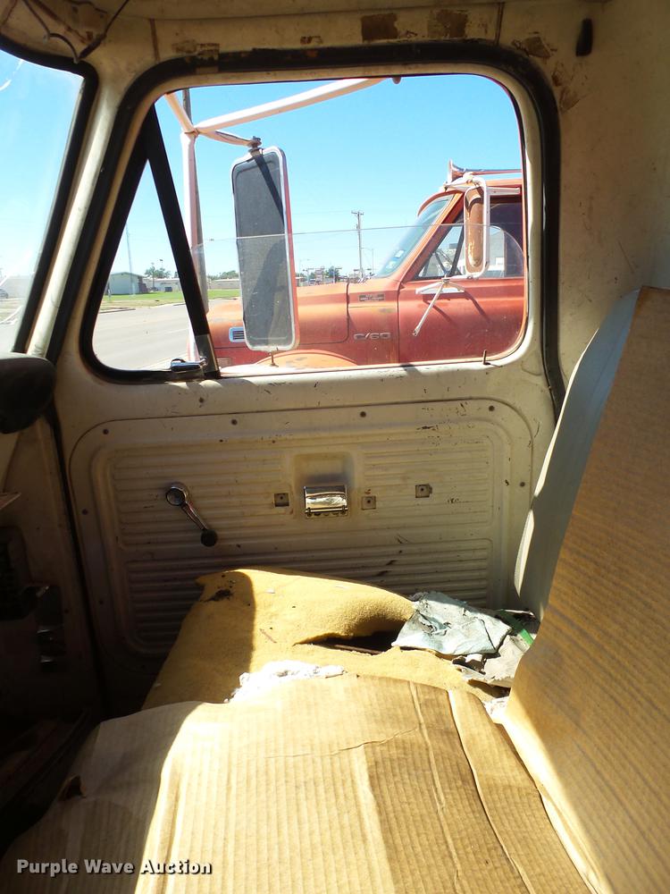 image for item BJ9954 1968 Ford 600 grain truck