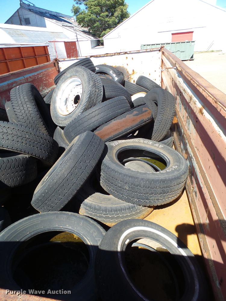 image for item BJ9954 1968 Ford 600 grain truck