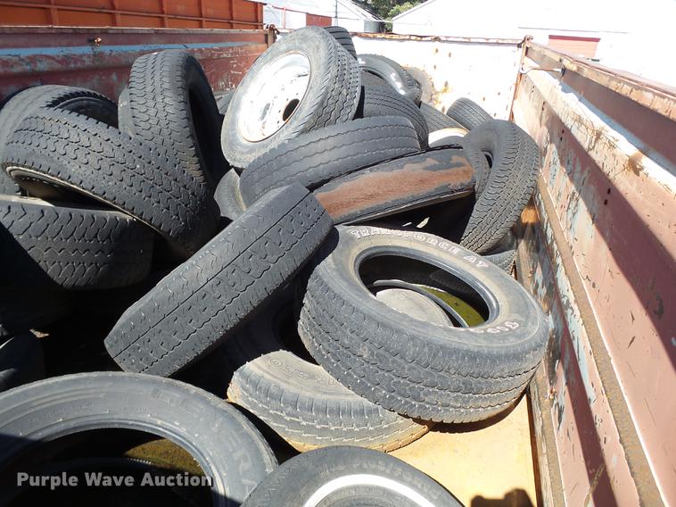 image for item BJ9954 1968 Ford 600 grain truck