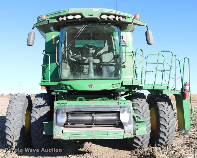 image for item BK9258 2013 John Deere S670 STS combine