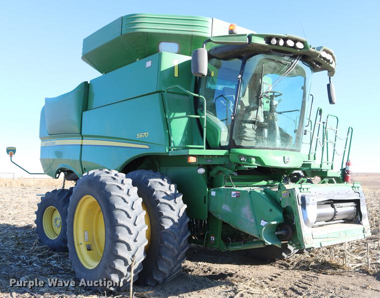 image for item BK9258 2013 John Deere S670 STS combine