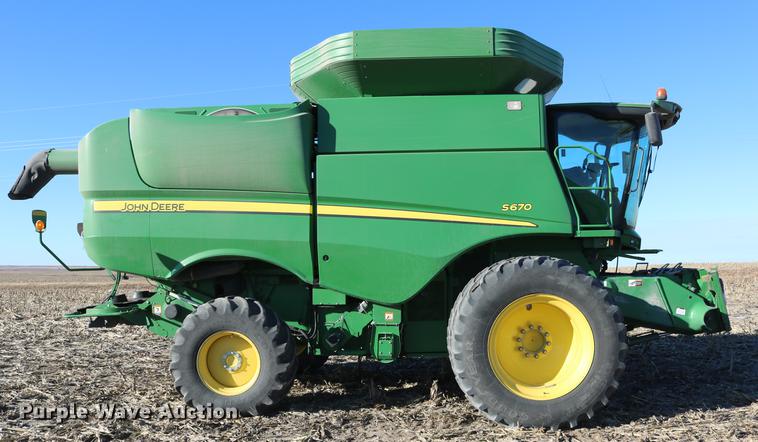 image for item BK9258 2013 John Deere S670 STS combine