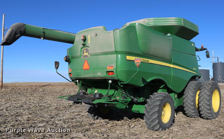 image for item BK9258 2013 John Deere S670 STS combine