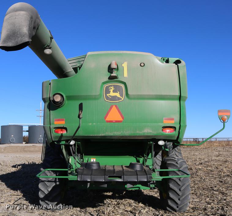 image for item BK9258 2013 John Deere S670 STS combine