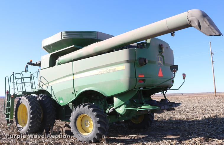 image for item BK9258 2013 John Deere S670 STS combine