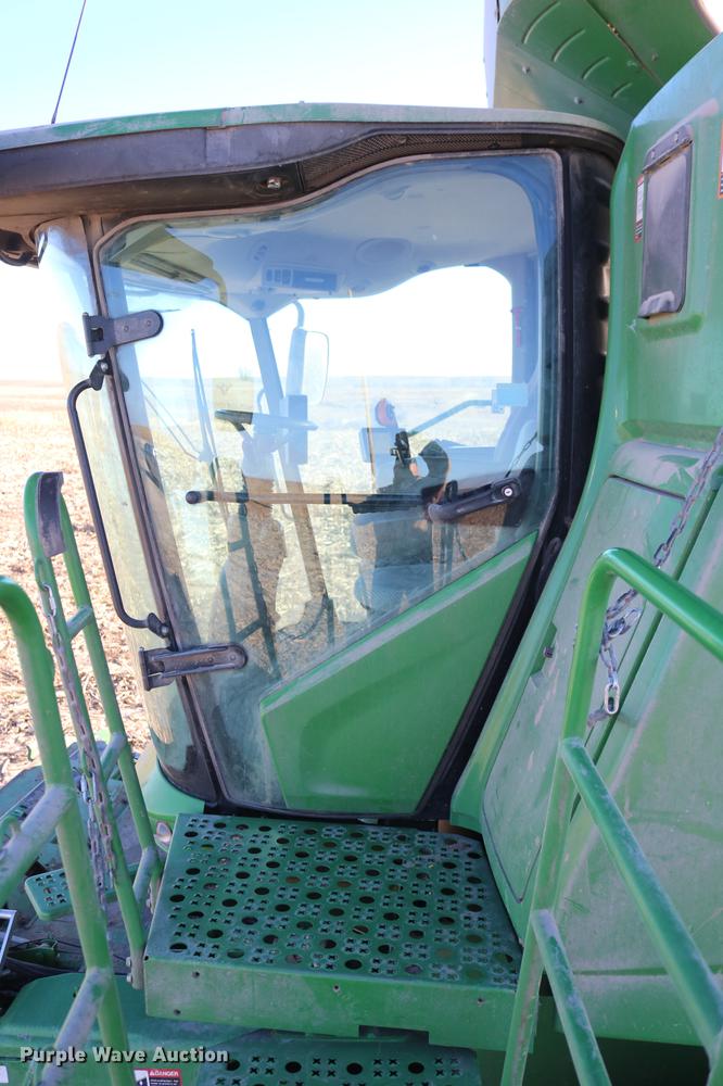 image for item BK9258 2013 John Deere S670 STS combine