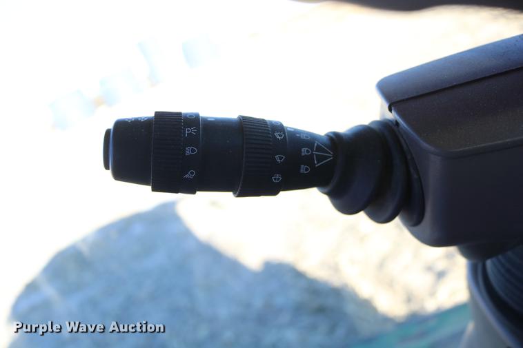 image for item BK9258 2013 John Deere S670 STS combine