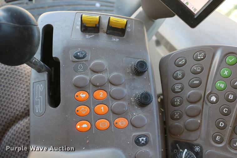 image for item BK9258 2013 John Deere S670 STS combine