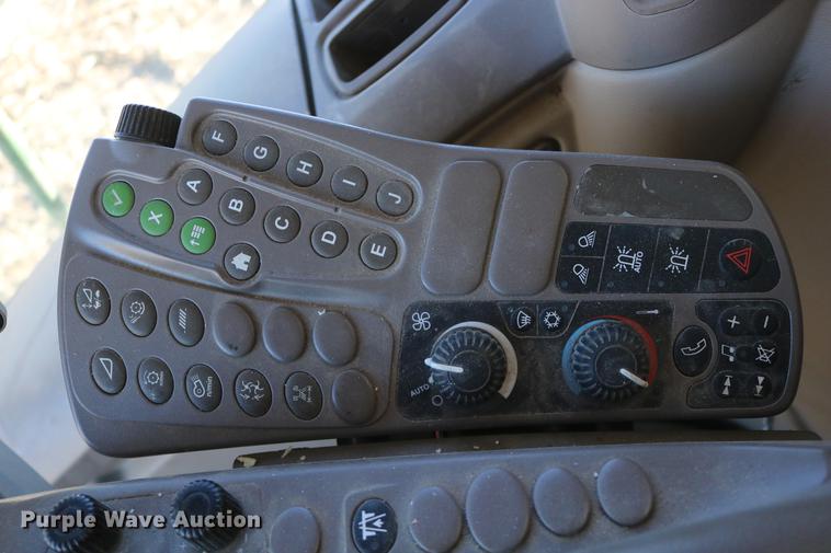 image for item BK9258 2013 John Deere S670 STS combine