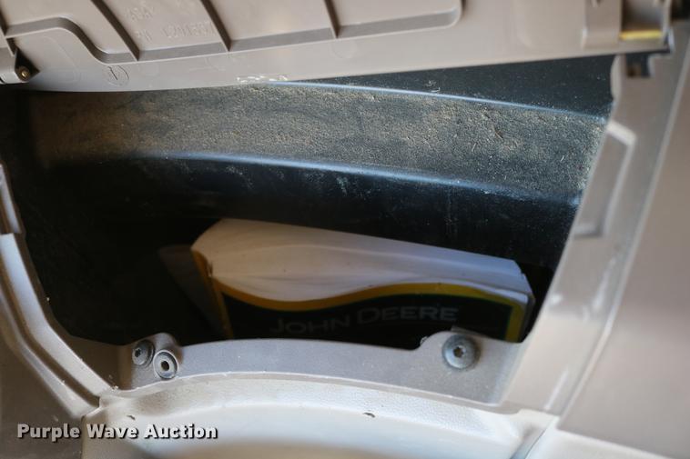 image for item BK9258 2013 John Deere S670 STS combine