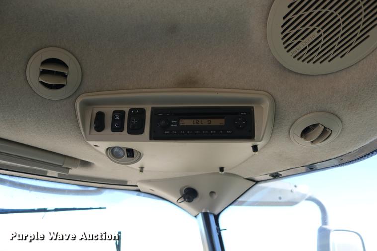 image for item BK9258 2013 John Deere S670 STS combine