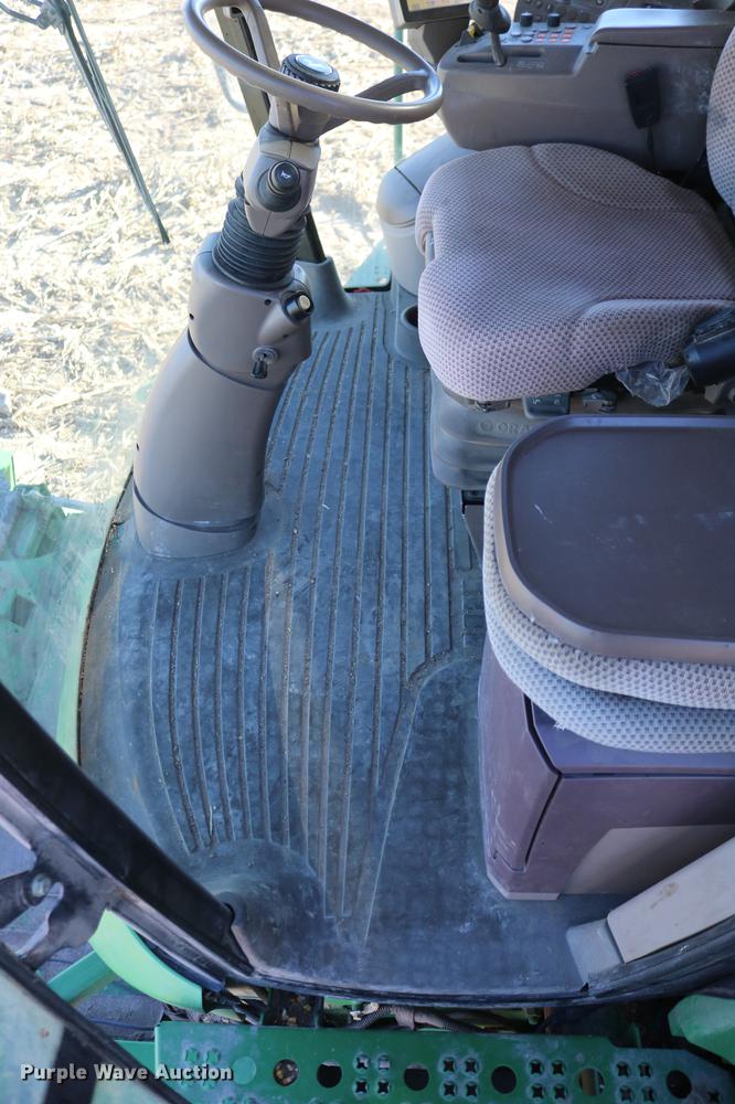 image for item BK9258 2013 John Deere S670 STS combine