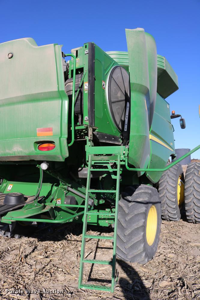 image for item BK9258 2013 John Deere S670 STS combine