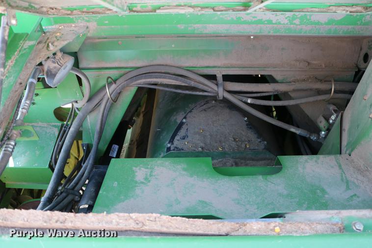 image for item BK9258 2013 John Deere S670 STS combine