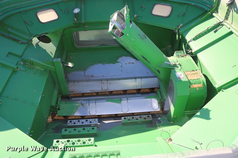 image for item BK9258 2013 John Deere S670 STS combine