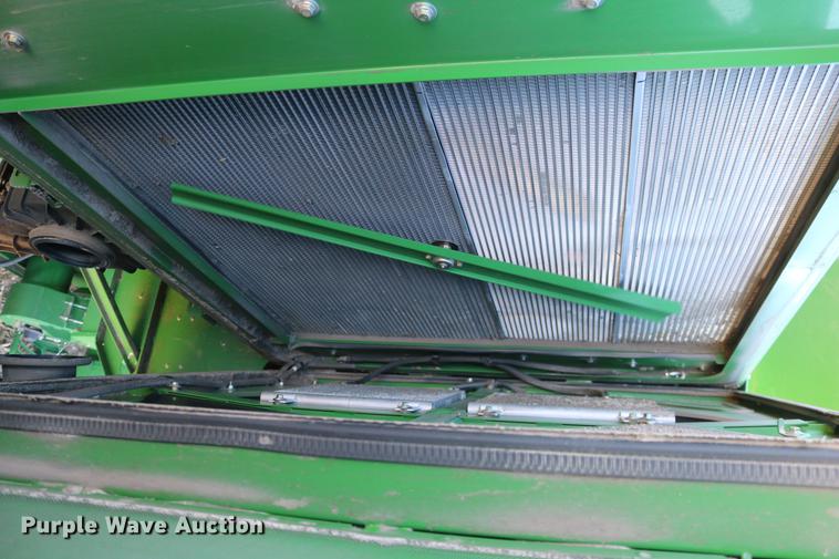image for item BK9258 2013 John Deere S670 STS combine