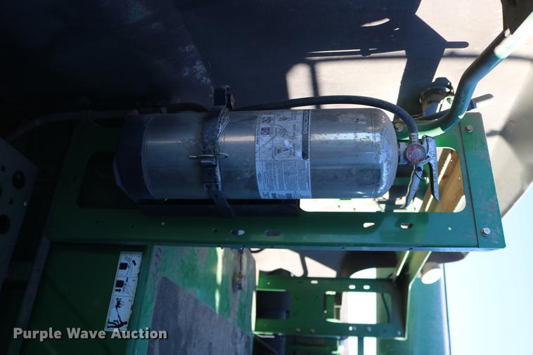 image for item BK9258 2013 John Deere S670 STS combine