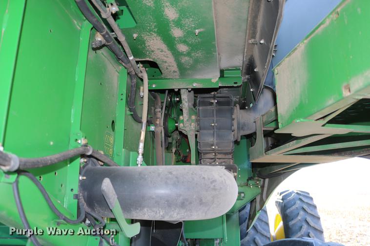 image for item BK9258 2013 John Deere S670 STS combine