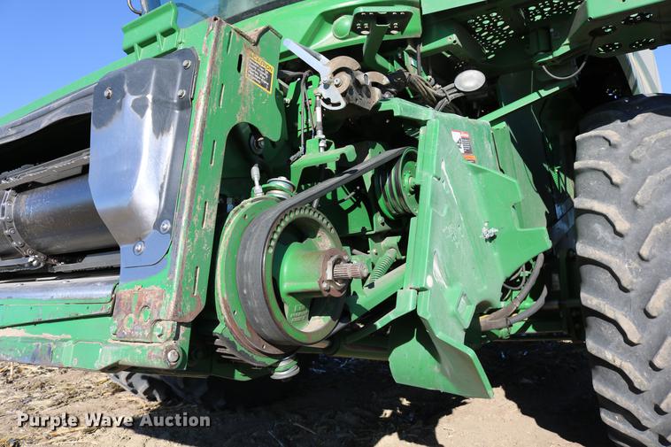 image for item BK9258 2013 John Deere S670 STS combine