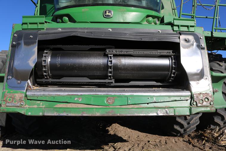 image for item BK9258 2013 John Deere S670 STS combine