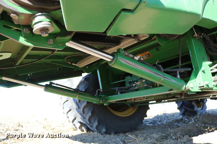 image for item BK9258 2013 John Deere S670 STS combine